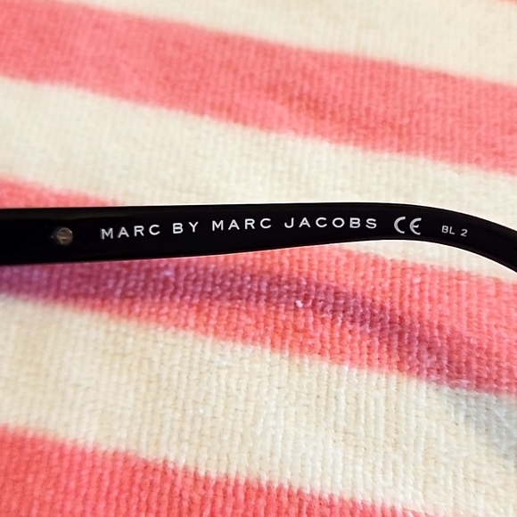 Marc by Marc Jacobs - Picture 3 of 4